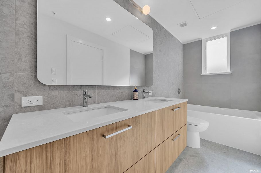 103 2320 Emery Court North Vancouver, BC - 23