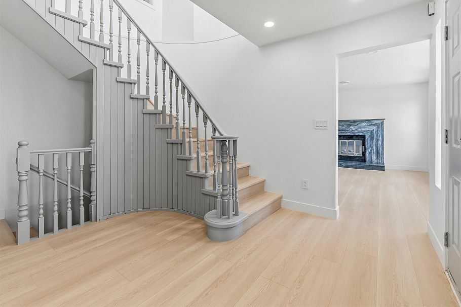 1761 E 57th Avenue Vancouver, BC - 3