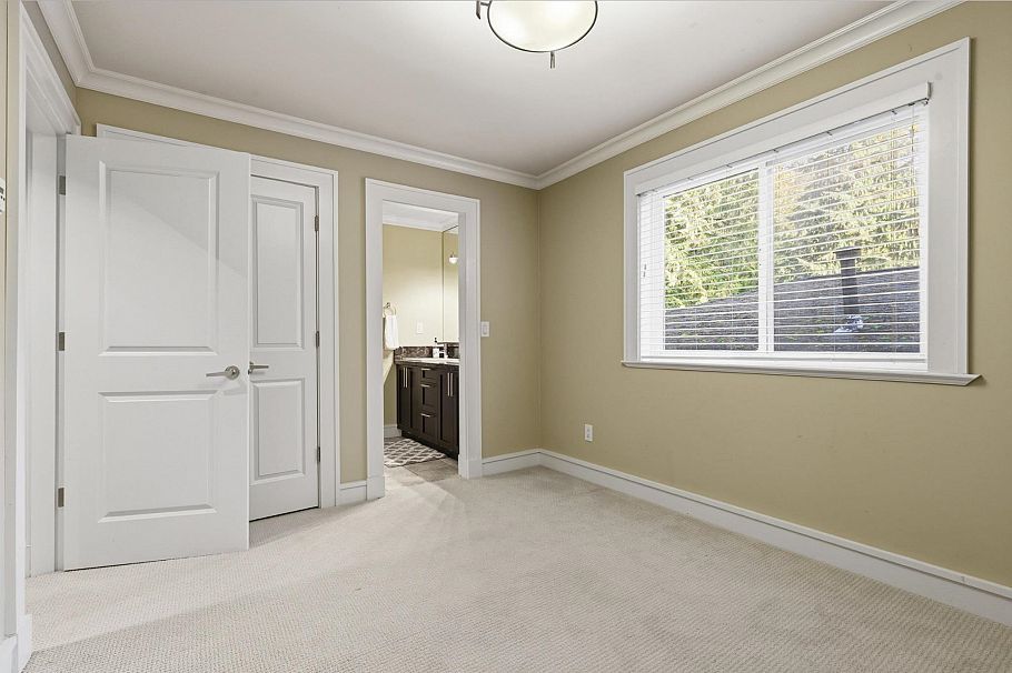 1017 Canyon Boulevard North Vancouver, BC - 12