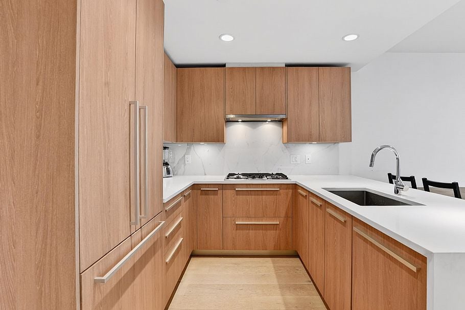 604 2780 Valley Centre Avenue North Vancouver, BC - 17