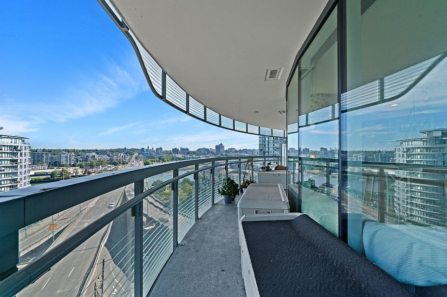 1284 87 Nelson Street Vancouver, BC - 2