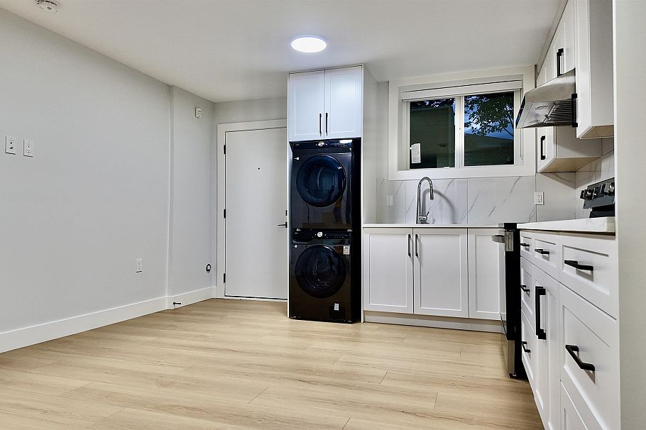 1330 E 64th Avenue Vancouver, BC - 15