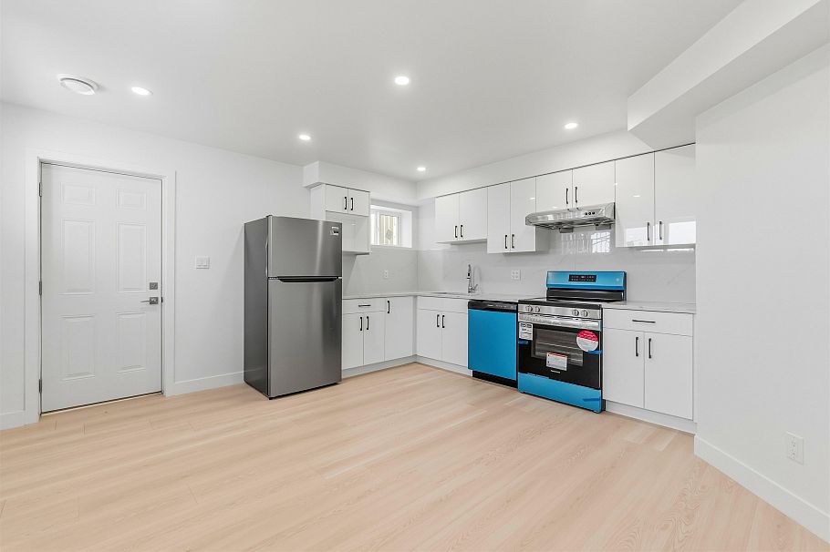 1761 E 57th Avenue Vancouver, BC - 18