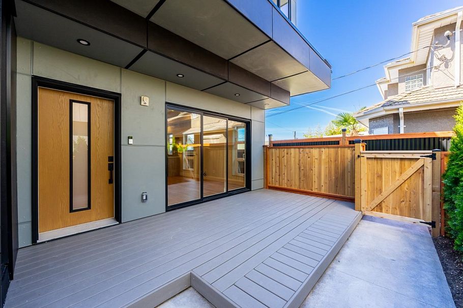 2 678 E 22nd Avenue Vancouver, BC - 23