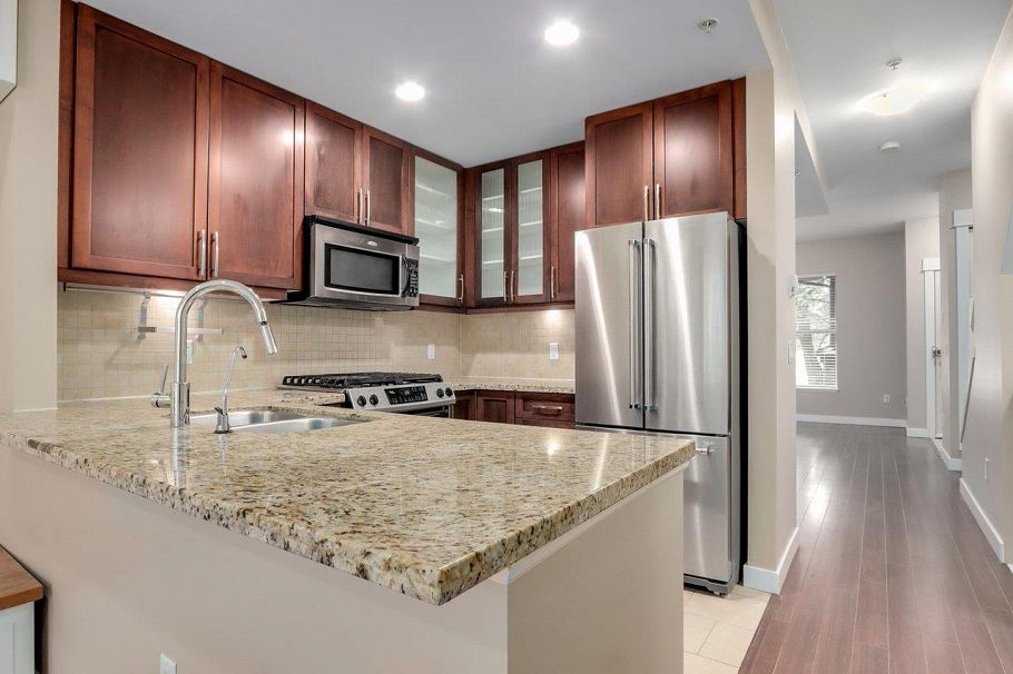319 E 15th Street North Vancouver, BC - 2