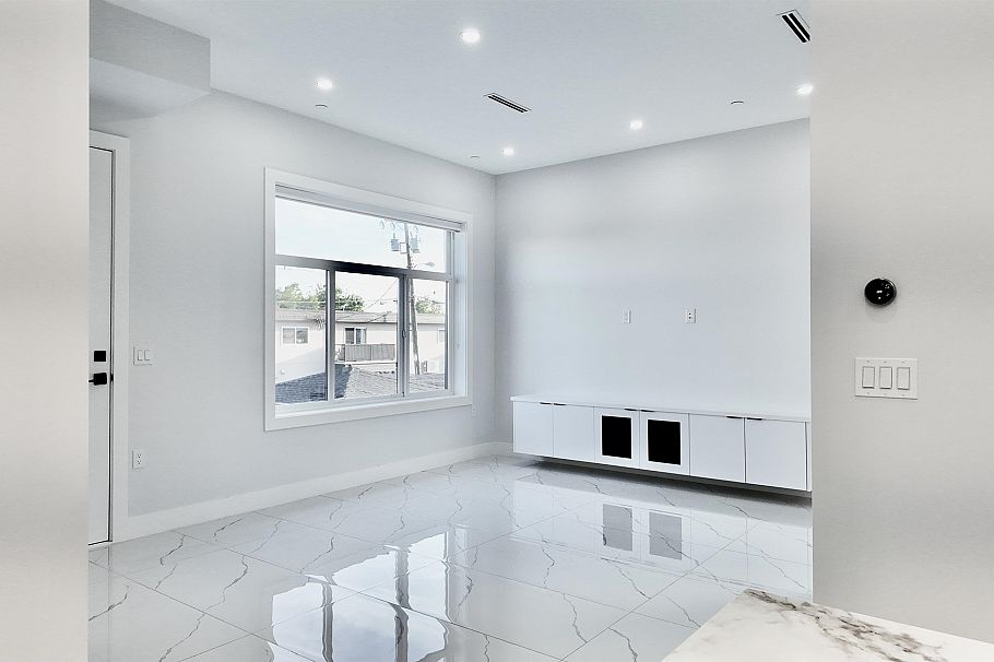 1328 E 64th Avenue Vancouver, BC - 5