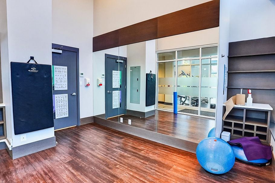 604 2780 Valley Centre Avenue North Vancouver, BC - 28