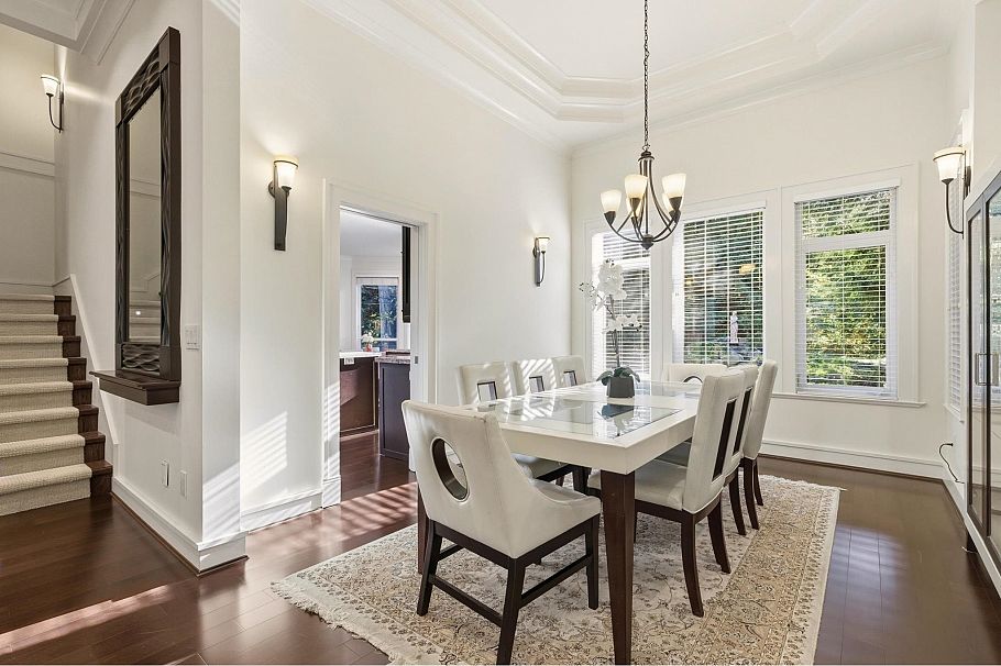 1017 Canyon Boulevard North Vancouver, BC - 2