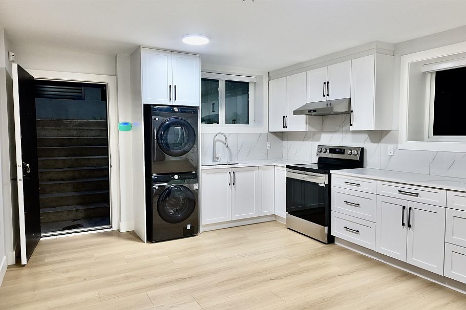 1330 E 64th Avenue Vancouver, BC - 13