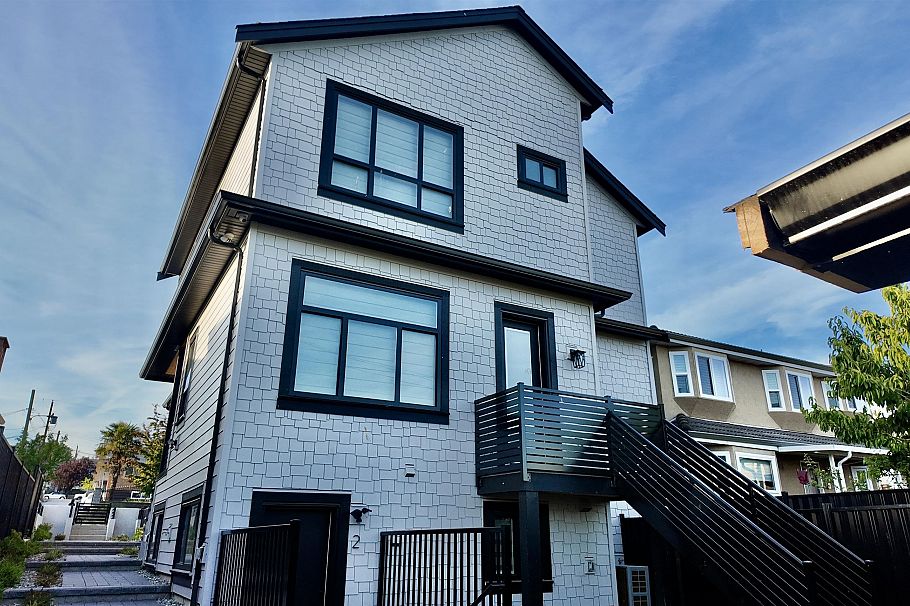 1328 E 64th Avenue Vancouver, BC - 11