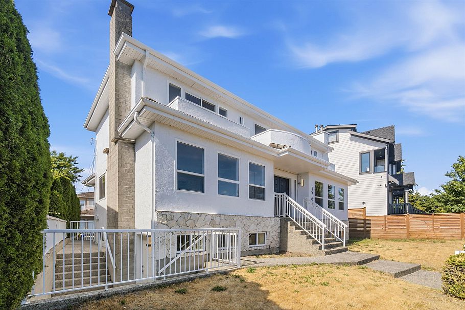 1761 E 57th Avenue Vancouver, BC - 2