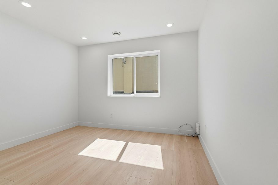 1761 E 57th Avenue Vancouver, BC - 32