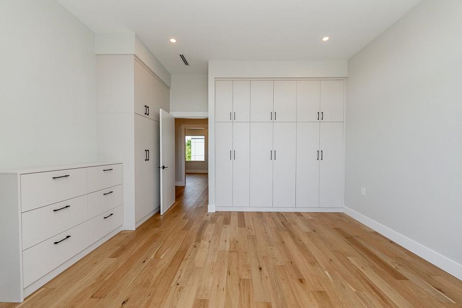 2 678 E 22nd Avenue Vancouver, BC - 7