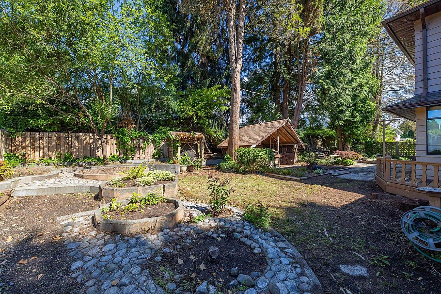 2495 Lauralynn Drive North Vancouver, BC - 9
