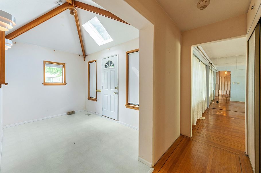 2495 Lauralynn Drive North Vancouver, BC - 36