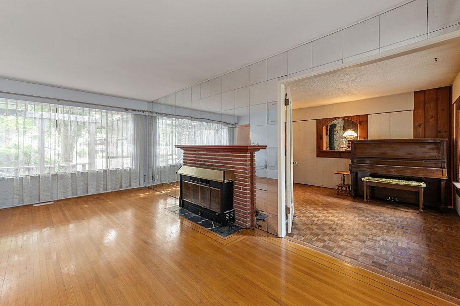 2495 Lauralynn Drive North Vancouver, BC - 19