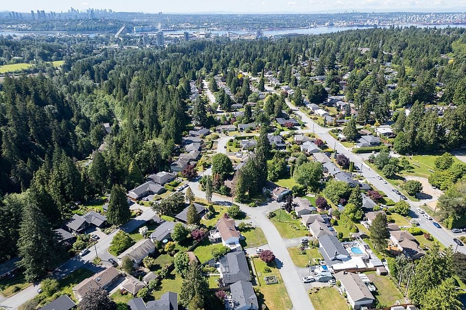 2495 Lauralynn Drive North Vancouver, BC - 4