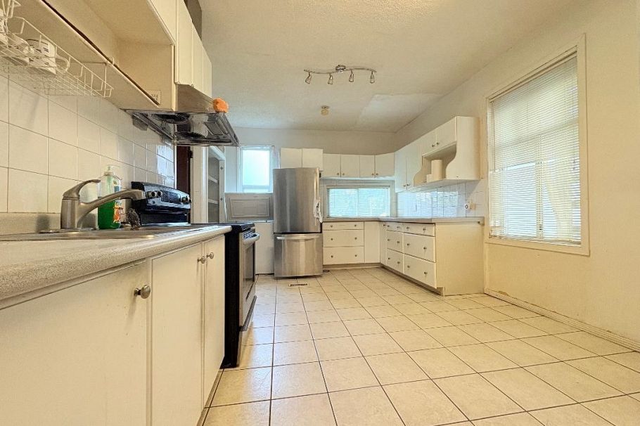 3034 Glen Drive Vancouver, BC - 6