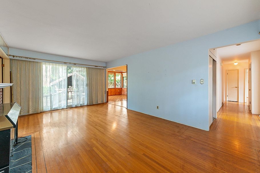 2495 Lauralynn Drive North Vancouver, BC - 18
