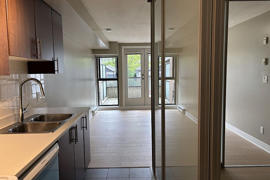 211 2150 E Hastings Street Vancouver, BC - 9