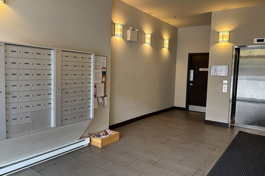 211 2150 E Hastings Street Vancouver, BC - 3
