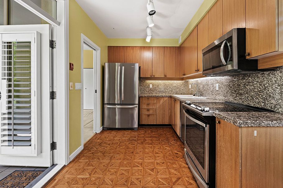 102 5850 Balsam Street Vancouver, BC - 12