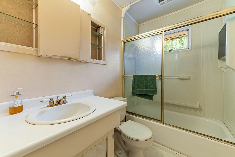 2495 Lauralynn Drive North Vancouver, BC - 35