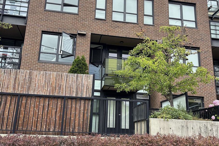 211 2150 E Hastings Street Vancouver, BC - 2