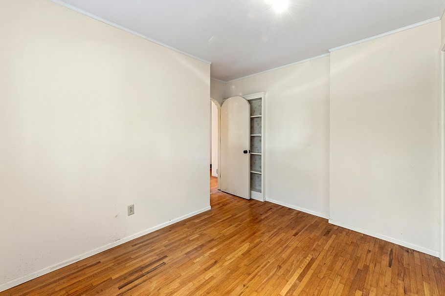 2495 Lauralynn Drive North Vancouver, BC - 23