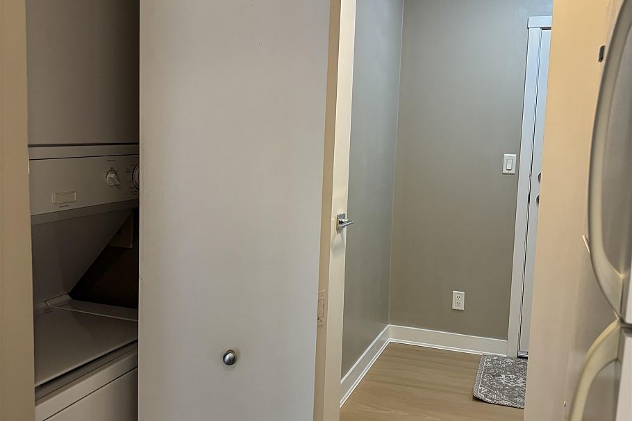 211 2150 E Hastings Street Vancouver, BC - 6