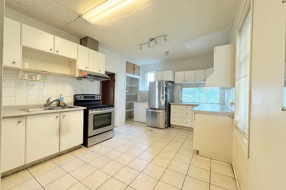 3034 Glen Drive Vancouver, BC - 8