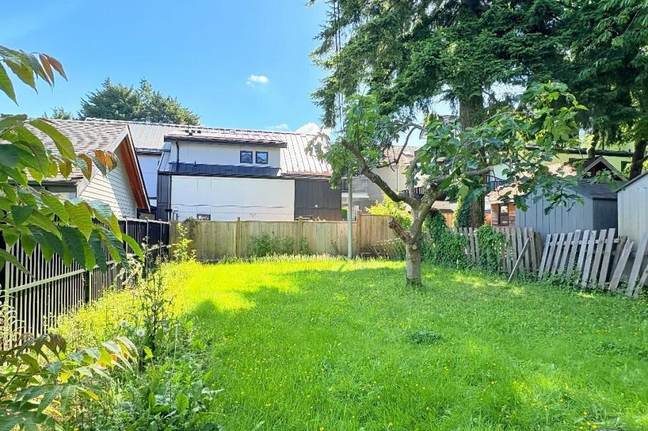 3034 Glen Drive Vancouver, BC - 17
