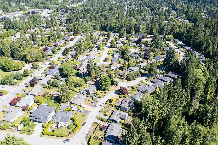 2495 Lauralynn Drive North Vancouver, BC - 3