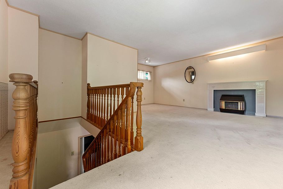 2495 Lauralynn Drive North Vancouver, BC - 34