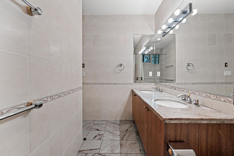 102 5850 Balsam Street Vancouver, BC - 29