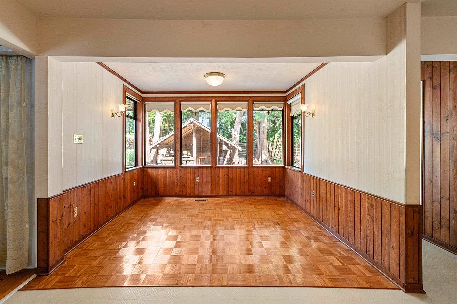 2495 Lauralynn Drive North Vancouver, BC - 12