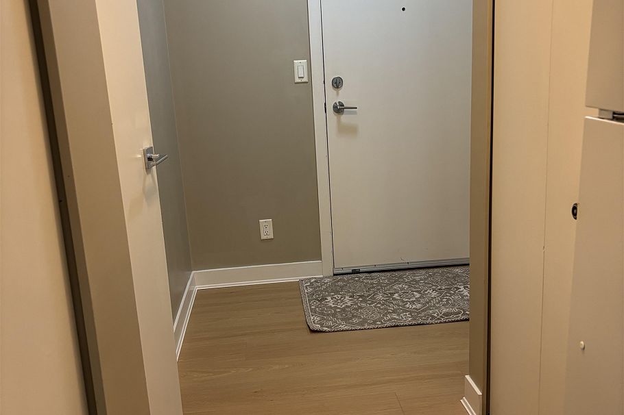211 2150 E Hastings Street Vancouver, BC - 7