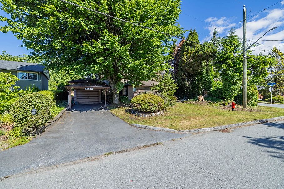 2495 Lauralynn Drive North Vancouver, BC - 5