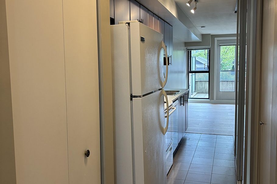 211 2150 E Hastings Street Vancouver, BC - 8