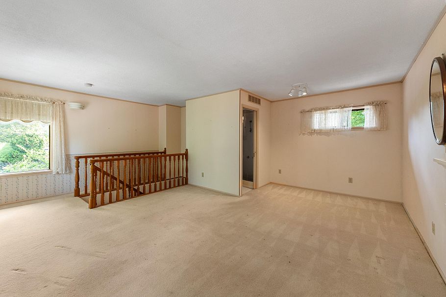 2495 Lauralynn Drive North Vancouver, BC - 33