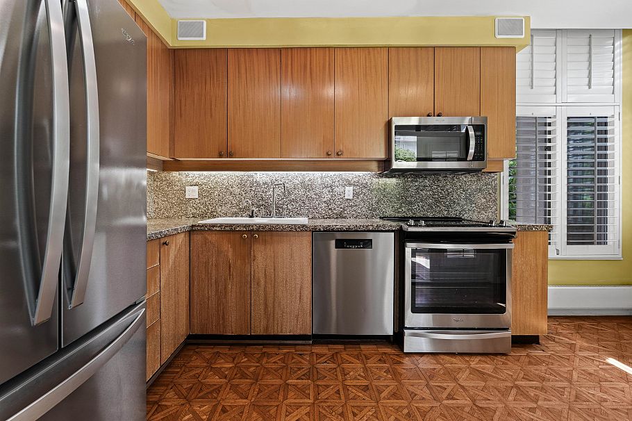 102 5850 Balsam Street Vancouver, BC - 11