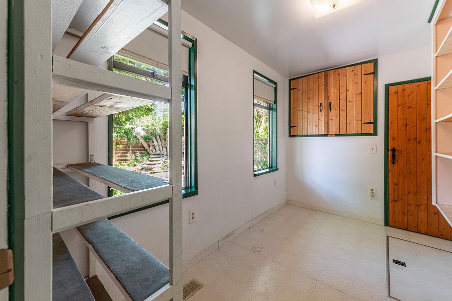2495 Lauralynn Drive North Vancouver, BC - 28