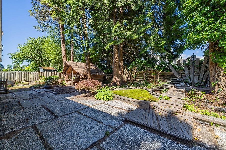2495 Lauralynn Drive North Vancouver, BC - 7