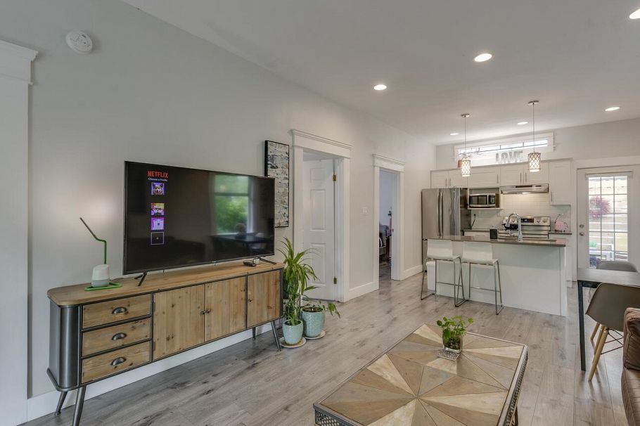 1577 E 26th Avenue Vancouver, BC - 6