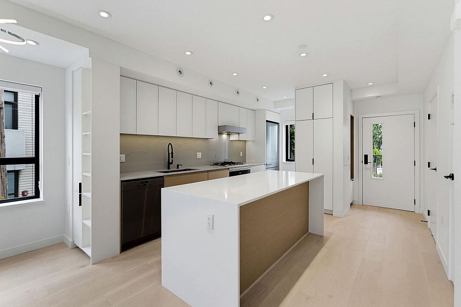 18 520 W 28th Avenue Vancouver, BC - 5