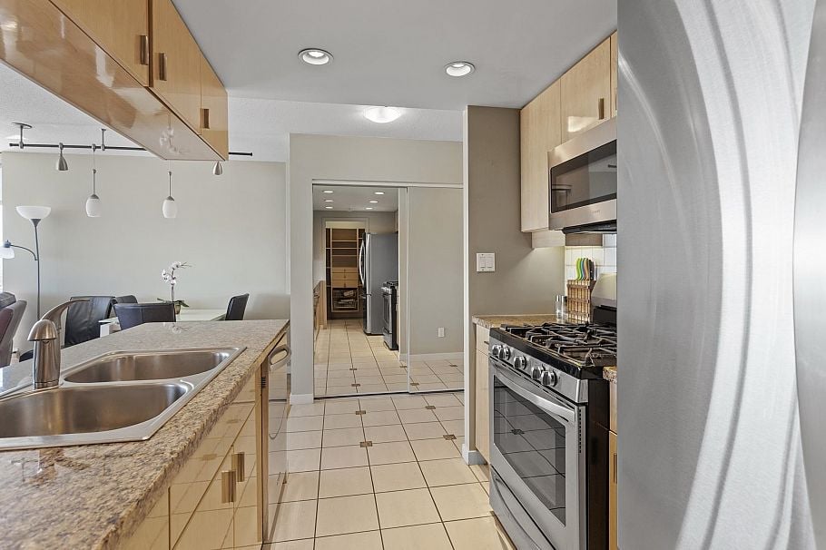 2505 1033 Marinaside Crescent Vancouver, BC - 10