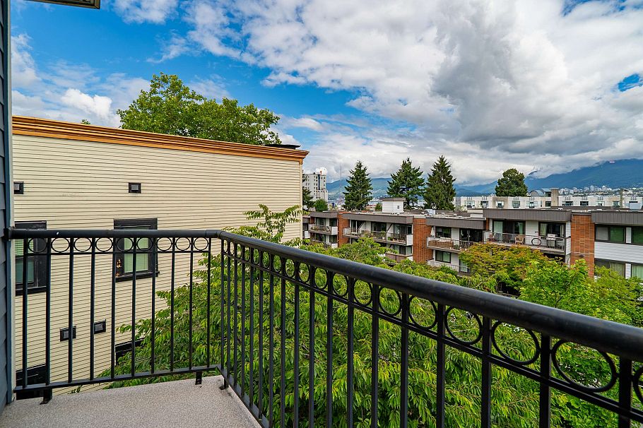 2042 Triumph Street Vancouver, BC - 38
