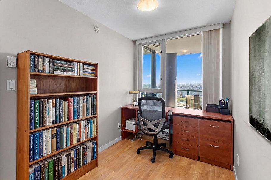 2505 1033 Marinaside Crescent Vancouver, BC - 18