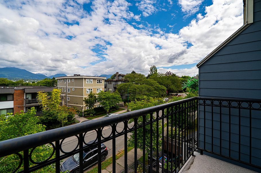 2042 Triumph Street Vancouver, BC - 39