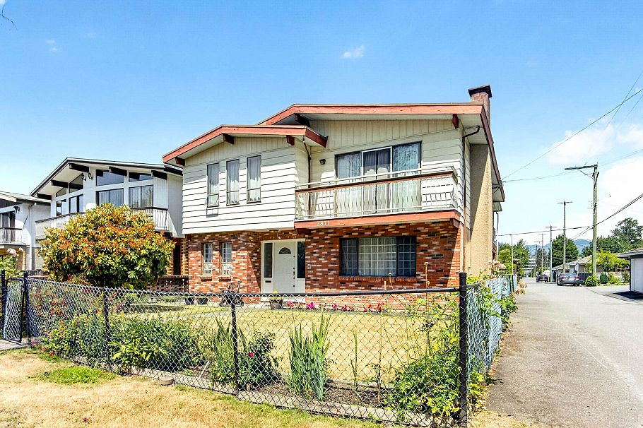 2871 E 18th Avenue Vancouver, BC - 1